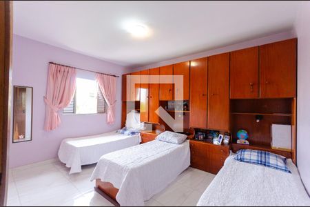 Casa à venda com 220m², 4 quartos e 6 vagasQuarto 1 - casa 1