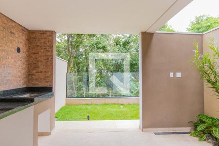 Casa de condomínio para alugar com 135m², 3 quartos e 2 vagas Casa de condomínio para alugar com 135m², 3 quartos e 2 vagasChurrasqueira e quintal dos fundos