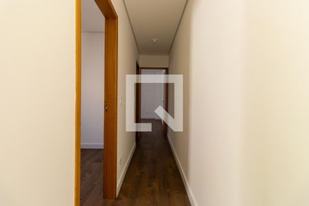 Corredor de casa de condomínio para alugar com 3 quartos, 135m² em Vila Santo Antonio de Carapicuiba, Cotia