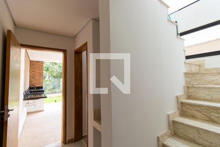 Escadas de casa de condomínio para alugar com 3 quartos, 135m² em Vila Santo Antonio de Carapicuiba, Cotia