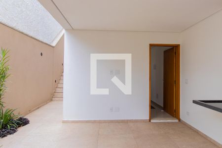 Casa de condomínio para alugar com 135m², 3 quartos e 2 vagas Casa de condomínio para alugar com 135m², 3 quartos e 2 vagasChurrasqueira e quintal dos fundos