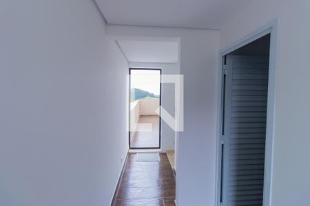 Corredor 3 de casa de condomínio para alugar com 3 quartos, 135m² em Vila Santo Antonio de Carapicuiba, Cotia