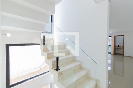 Escadas de casa de condomínio para alugar com 3 quartos, 135m² em Vila Santo Antonio de Carapicuiba, Cotia