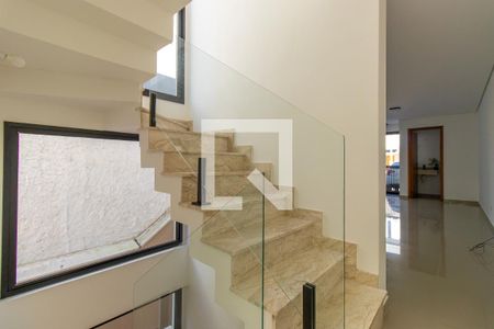 Escadas de casa de condomínio para alugar com 3 quartos, 135m² em Vila Santo Antonio de Carapicuiba, Cotia