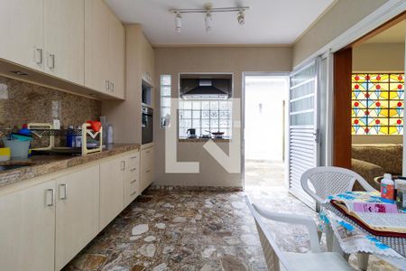 Casa à venda com 320m², 4 quartos e 2 vagas Casa à venda com 320m², 4 quartos e 2 vagasCozinha