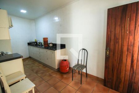 Casa à venda com 350m², 3 quartos e sem vaga Casa à venda com 350m², 3 quartos e sem vagaCasa 2 - Cozinha