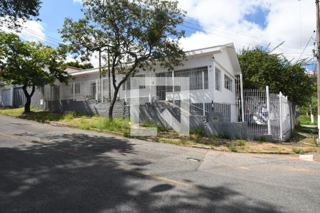 Casa à venda com 263m², 3 quartos e 2 vagasFachada