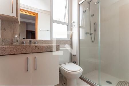 Apartamento à venda com 180m², 3 quartos e 4 vagasBanheiro da Suíte 2