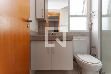 Apartamento à venda com 180m², 3 quartos e 4 vagasBanheiro da Suíte 2