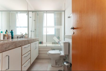 Apartamento à venda com 180m², 3 quartos e 4 vagasBanheiro da Suíte 3