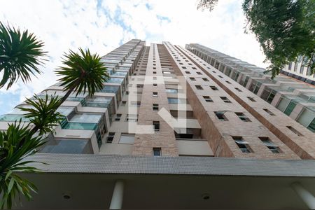 Apartamento à venda com 180m², 3 quartos e 4 vagasFachada