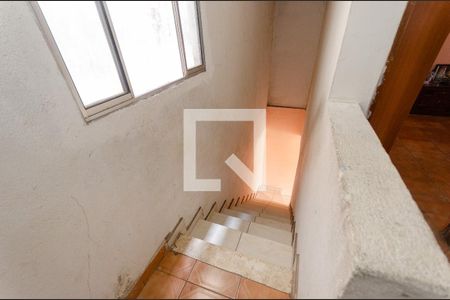 Casa à venda com 150m², 3 quartos e 2 vagasEscada