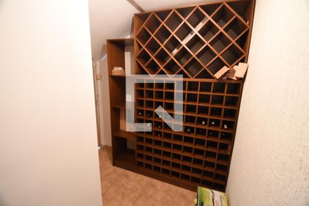 Casa de condomínio à venda com 800m², 4 quartos e 1 vagaAdega