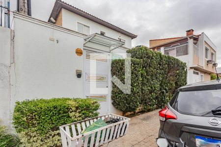 Casa à venda com 91m², 3 quartos e 2 vagas Casa à venda com 91m², 3 quartos e 2 vagasFachada