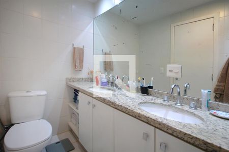 Apartamento à venda com 161m², 4 quartos e 3 vagasBanheiro da Suíte 1