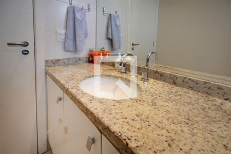 Apartamento à venda com 161m², 4 quartos e 3 vagasBanheiro da Suíte 2