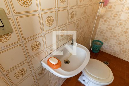 Casa à venda com 200m², 3 quartos e 2 vagas Casa à venda com 200m², 3 quartos e 2 vagasBanheiro de Serviço