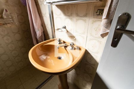 Casa à venda com 200m², 3 quartos e 2 vagas Casa à venda com 200m², 3 quartos e 2 vagasBanheiro Social