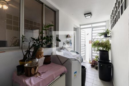 Casa à venda com 200m², 3 quartos e 2 vagas Casa à venda com 200m², 3 quartos e 2 vagasÁrea de Serviço