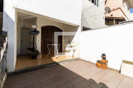 Casa à venda com 200m², 3 quartos e 2 vagas Casa à venda com 200m², 3 quartos e 2 vagasQuintal