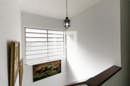 Casa à venda com 200m², 3 quartos e 2 vagas Casa à venda com 200m², 3 quartos e 2 vagasEscada