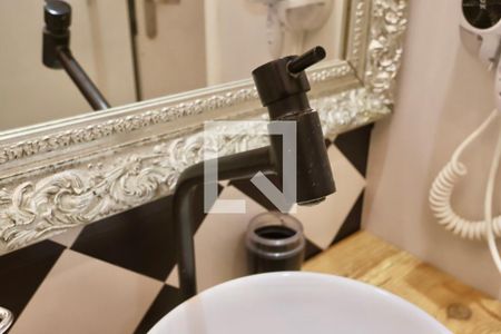 Casa à venda com 274m², 6 quartos e 1 vaga Casa à venda com 274m², 6 quartos e 1 vagaBanheiro/Suíte 2