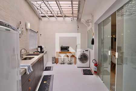 Casa à venda com 274m², 6 quartos e 1 vaga Casa à venda com 274m², 6 quartos e 1 vagaCozinha