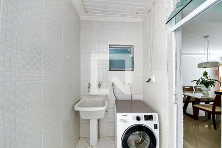 Casa à venda com 180m², 3 quartos e 4 vagasÁrea de Serviço