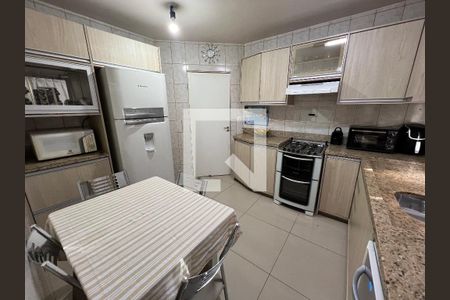 Casa à venda com 250m², 4 quartos e 2 vagas Casa à venda com 250m², 4 quartos e 2 vagasCozinha 1