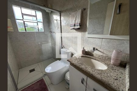 Casa à venda com 250m², 4 quartos e 2 vagas Casa à venda com 250m², 4 quartos e 2 vagasBanheiro 1