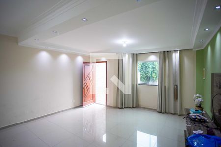 Sala de casa para alugar com 3 quartos, 258m² em Taboão, Diadema