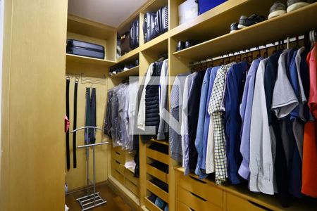 Apartamento à venda com 269m², 3 quartos e 3 vagasCloset do quarto 2