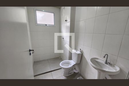 Banheiro de apartamento para alugar com 2 quartos, 56m² em Vila Tupi, Várzea Paulista