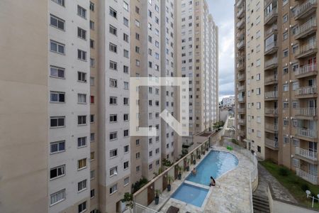 Vista Sala de apartamento para alugar com 2 quartos, 48m² em Vila Carmosina, São Paulo