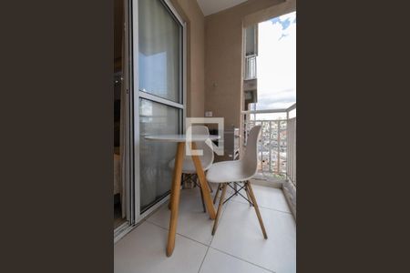 Varanda Sala de apartamento para alugar com 2 quartos, 48m² em Vila Carmosina, São Paulo