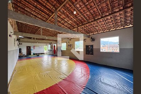 Casa à venda com 330m², 4 quartos e 4 vagas Casa à venda com 330m², 4 quartos e 4 vagasSalão (terceiro andar)