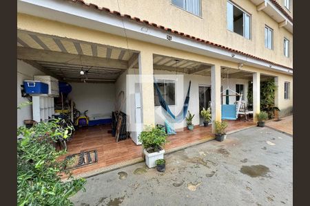 Casa à venda com 330m², 4 quartos e 4 vagas Casa à venda com 330m², 4 quartos e 4 vagasÁrea externa