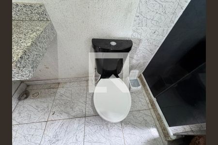 Casa à venda com 330m², 4 quartos e 4 vagas Casa à venda com 330m², 4 quartos e 4 vagasBanheiro Social (terceiro andar)