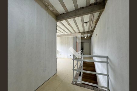 Casa à venda com 330m², 4 quartos e 4 vagas Casa à venda com 330m², 4 quartos e 4 vagasCorredor
