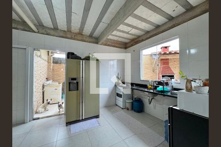 Casa à venda com 330m², 4 quartos e 4 vagas Casa à venda com 330m², 4 quartos e 4 vagasCozinha