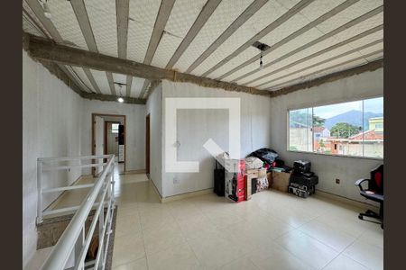 Casa à venda com 330m², 4 quartos e 4 vagas Casa à venda com 330m², 4 quartos e 4 vagasSala (segundo andar)