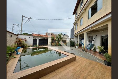 Casa à venda com 330m², 4 quartos e 4 vagas Casa à venda com 330m², 4 quartos e 4 vagasÁrea externa