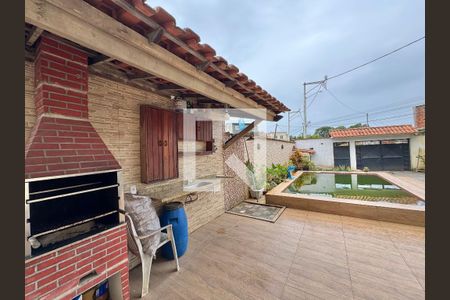 Casa à venda com 330m², 4 quartos e 4 vagas Casa à venda com 330m², 4 quartos e 4 vagasÁrea externa