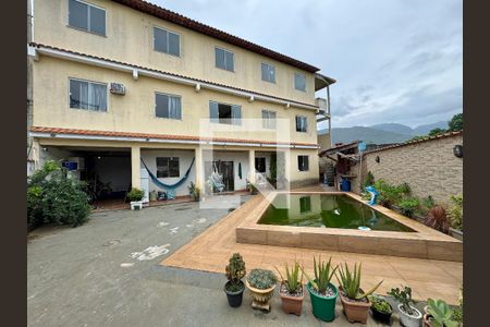 Casa à venda com 330m², 4 quartos e 4 vagas Casa à venda com 330m², 4 quartos e 4 vagasÁrea externa