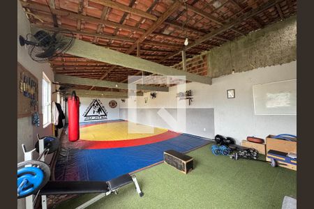 Casa à venda com 330m², 4 quartos e 4 vagas Casa à venda com 330m², 4 quartos e 4 vagasSalão (terceiro andar)