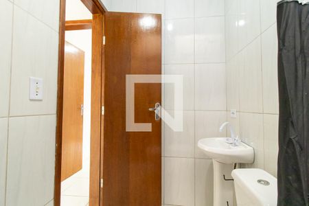 Casa para alugar com 43m², 2 quartos e 1 vaga Casa para alugar com 43m², 2 quartos e 1 vagaBanheiro Social