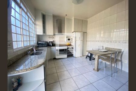 Casa à venda com 120m², 4 quartos e 4 vagas Casa à venda com 120m², 4 quartos e 4 vagasCozinha