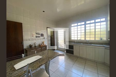Casa à venda com 120m², 4 quartos e 4 vagas Casa à venda com 120m², 4 quartos e 4 vagasCozinha
