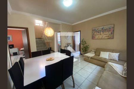 Sala de casa à venda com 4 quartos, 120m² em Serrano, Belo Horizonte