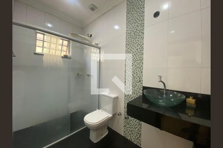 Casa à venda com 120m², 4 quartos e 4 vagas Casa à venda com 120m², 4 quartos e 4 vagasBanheiro